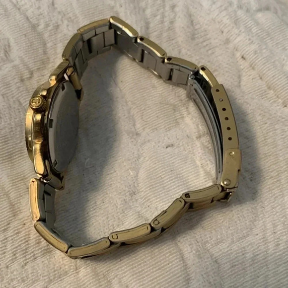 GUESS waterproof  watch - vintage - Picture 6 of 6